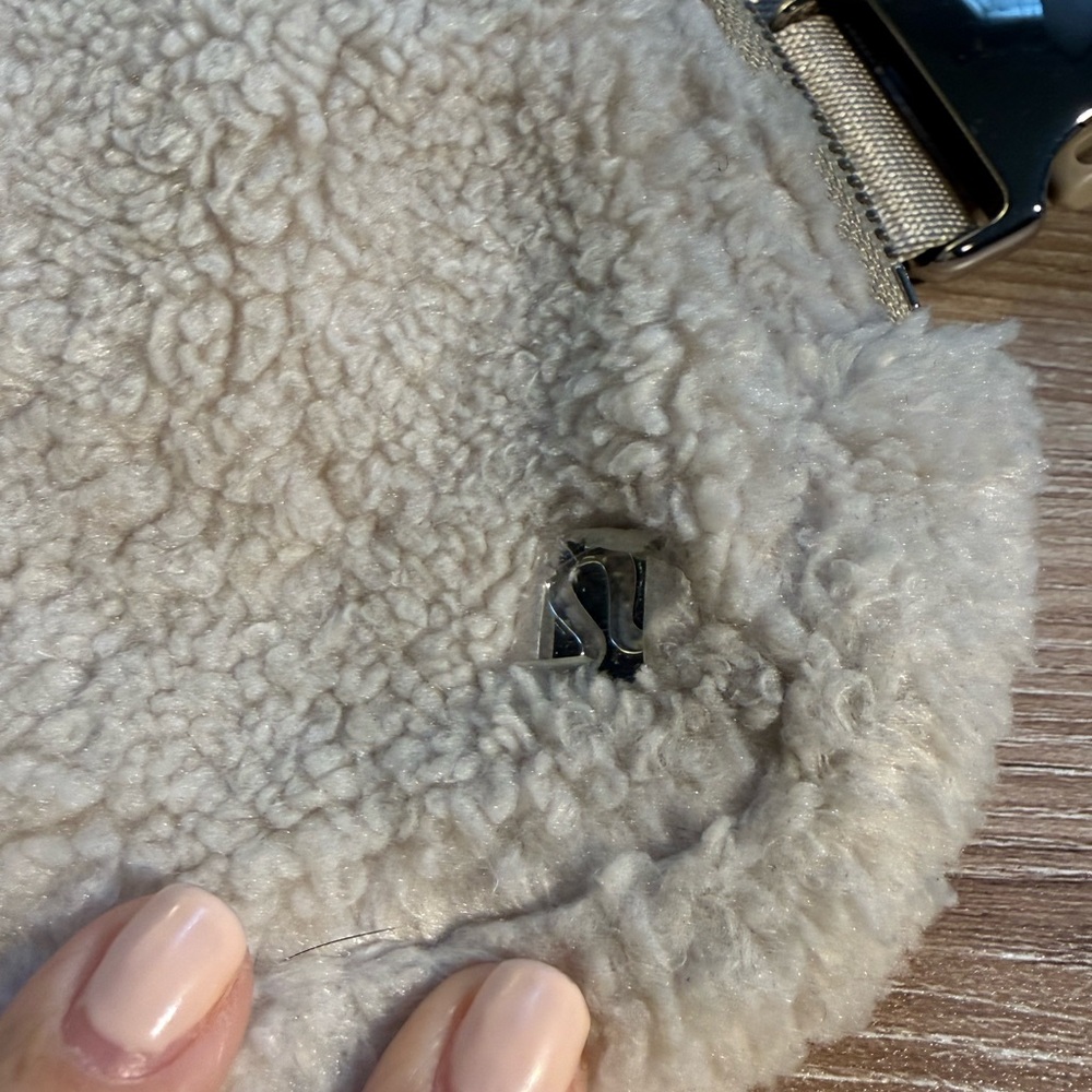 EUC lululemon Everywhere Belt Bag 1L Plush Fleece - Picture 6 of 7